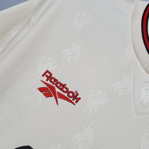 Liverpool Maillot Rétro 96/97 - Image 8